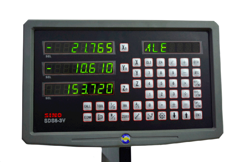 Многофункциональная УЦИ SINO SDS6-3V позволяет отслеживать перемещение по трем осям с дискретностью 1 знак. Помимо этого УЦИ имеет различные функции для расчета при изготовлении конусо- или дугообразных деталей.