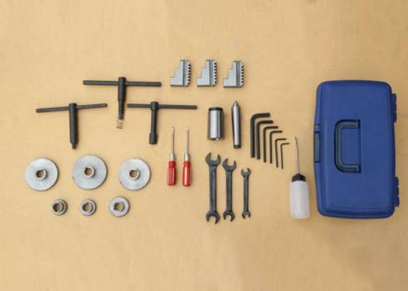 В ЗИП входят ключи, масленка, обратные каленые кулачки, неподвижный центр МТ №3, конус-переходник с МТ-5 на МТ-3 и сменные шестерни для гитары.