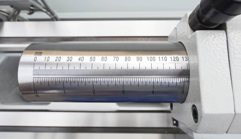 Вылет пиноли задней бабки – 130 мм.