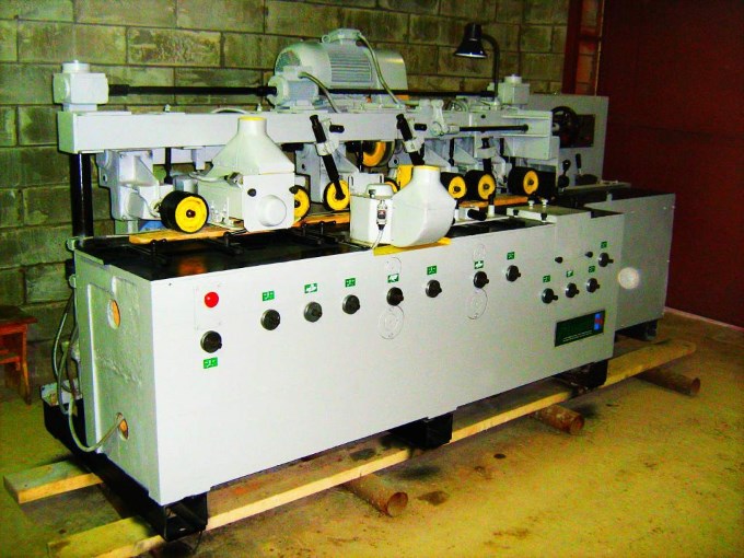 Четырехсторонний строгальный станок