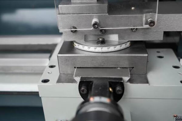 Настольный токарно-винторезный станок Metal Master MasterTurn 2550G