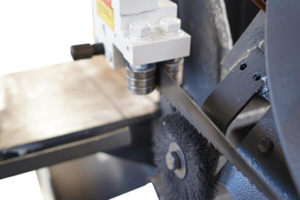 Полуавтоматический ленточнопильный станок METAL MASTER BSM-400 SAF