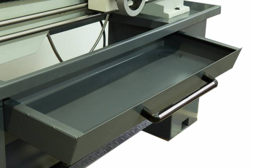 Metal Master X32100k оснащен выдвижным поддоном для быстроты и удобства чистки станка после работы.